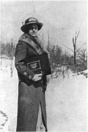 Representative with her catalog - 1917